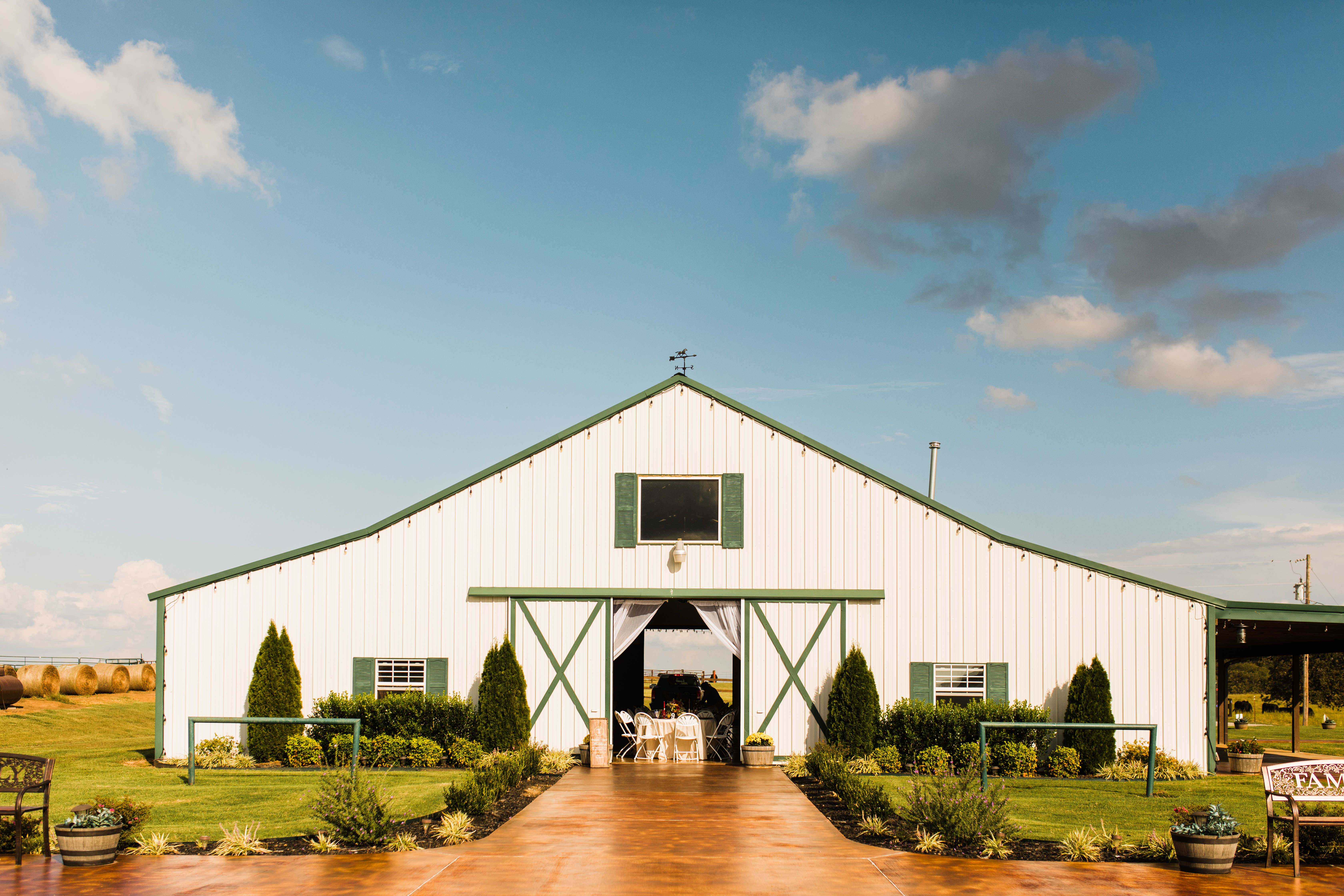 White Barn Events | About Us | Tulsa Wedding Venues | 918-605-3900